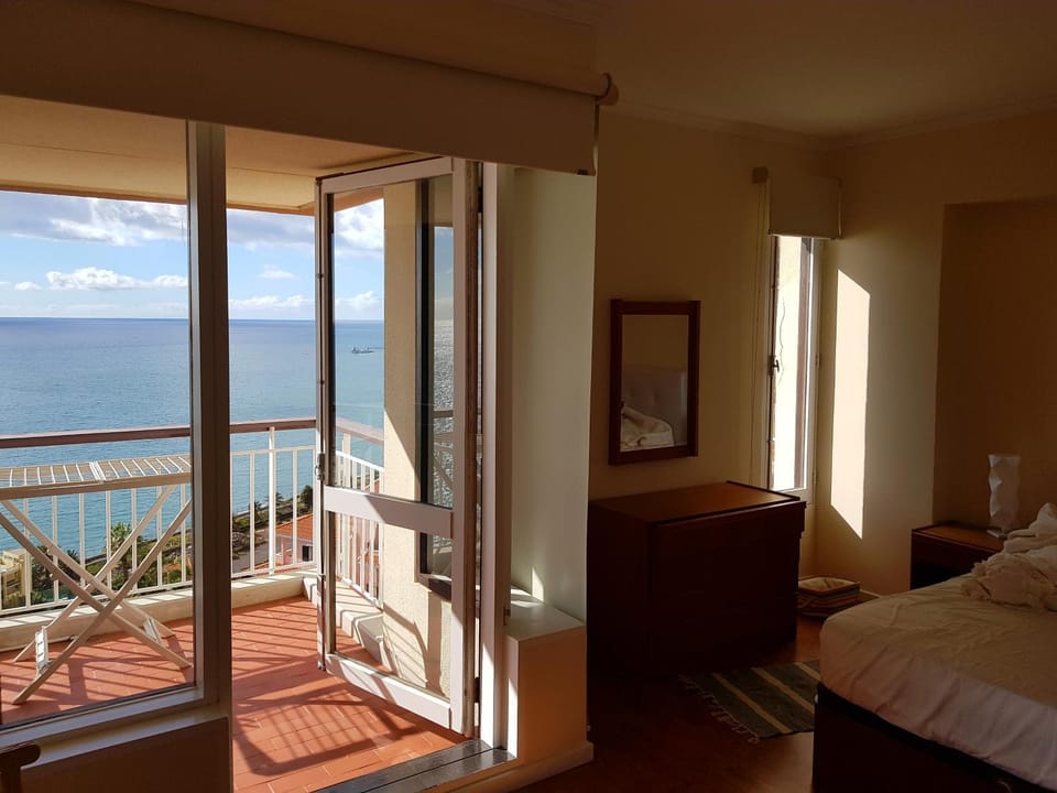 Listen the sound of the Sea - The Sunset of your Dreams Apartment in Funchal