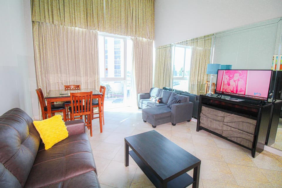 Castle B17 Contemporary Condo with Pool, Beach Access and Free Parking House in Miami Beach