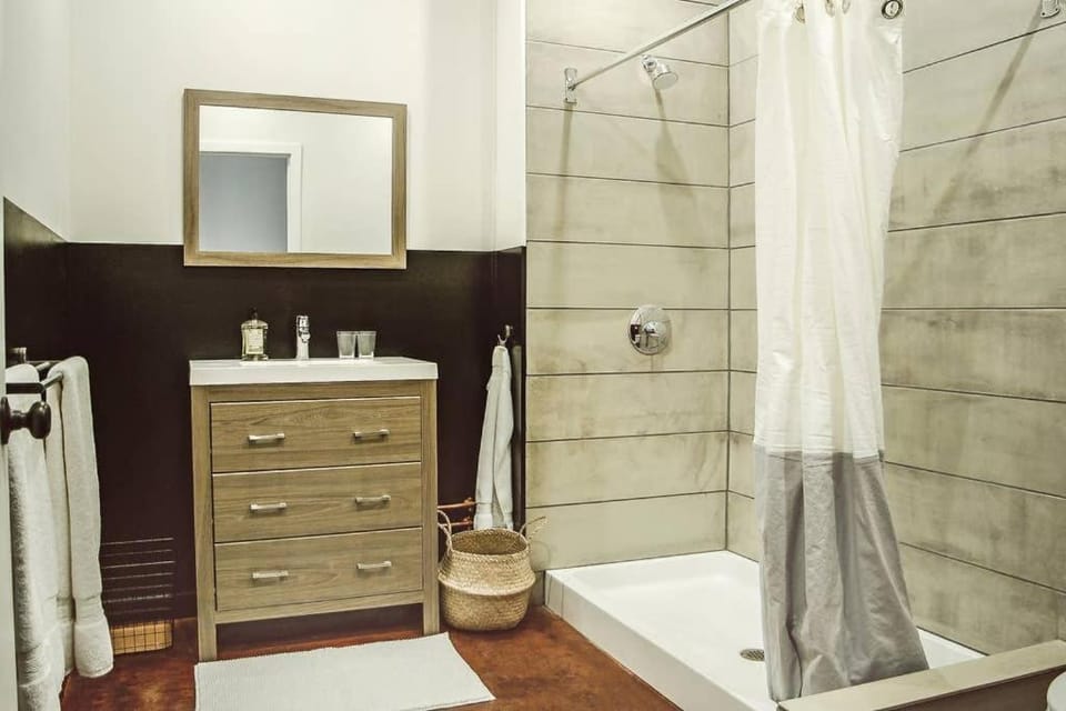 Rail Park Studio at Kestrel Hotel Apartment in Philadelphia