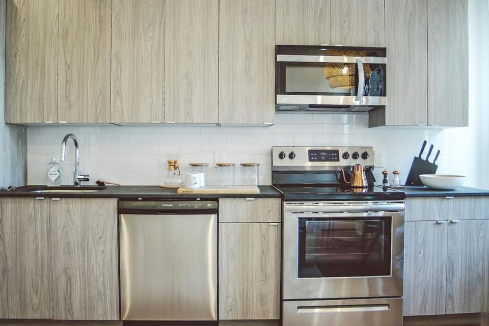 Rail Park Studio at Kestrel Hotel Apartment in Philadelphia