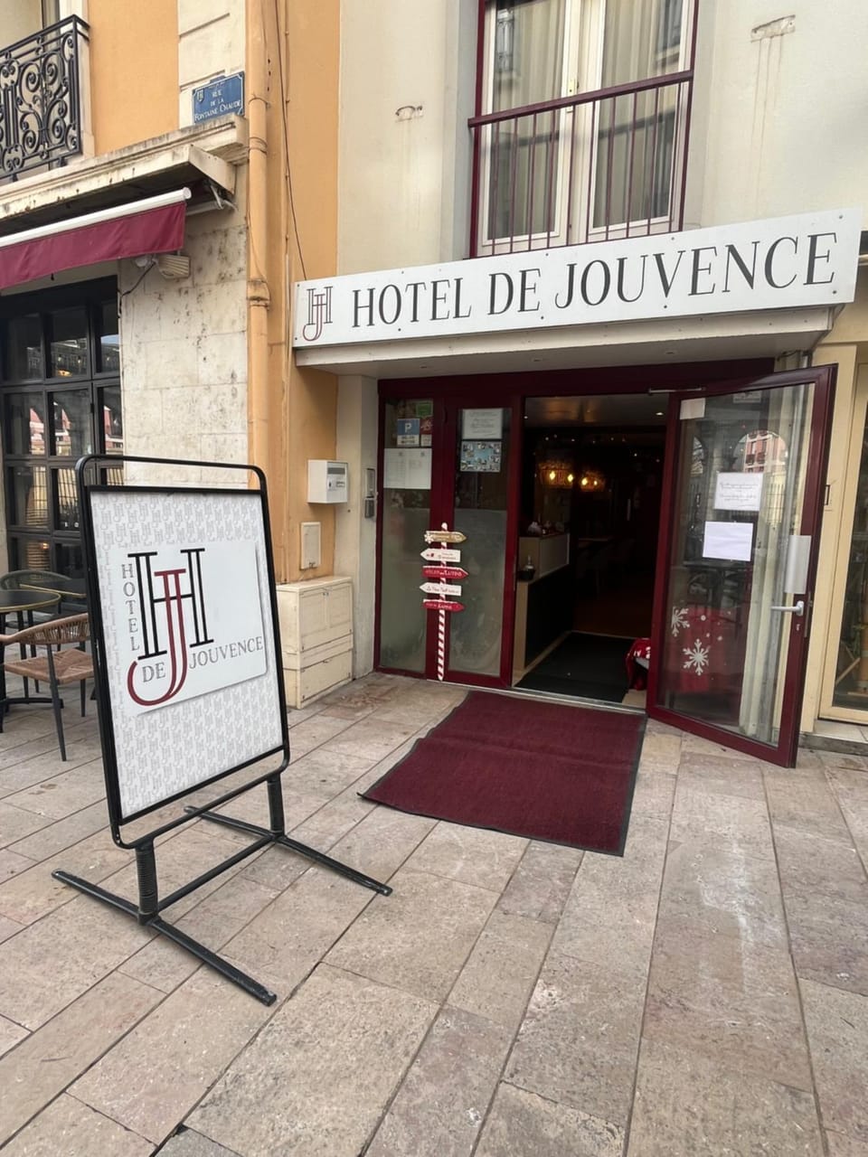 Facade/entrance