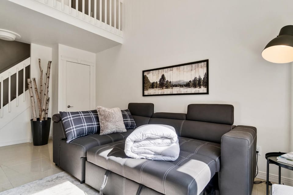 Bed, Living room