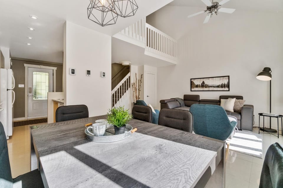 Living room, Dining area