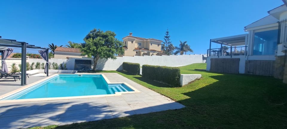 Torreguadiaro Villa - 2 mins walk from the bars and restaurants Villa in Andalusia