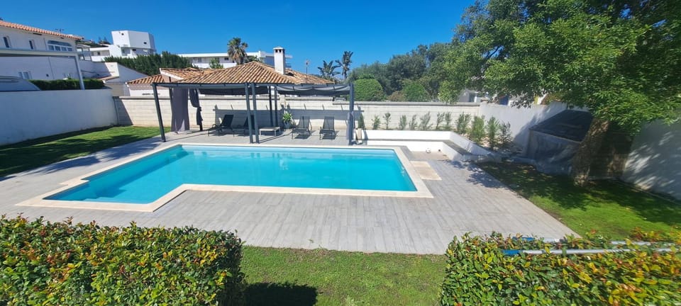 Torreguadiaro Villa - 2 mins walk from the bars and restaurants Villa in Andalusia