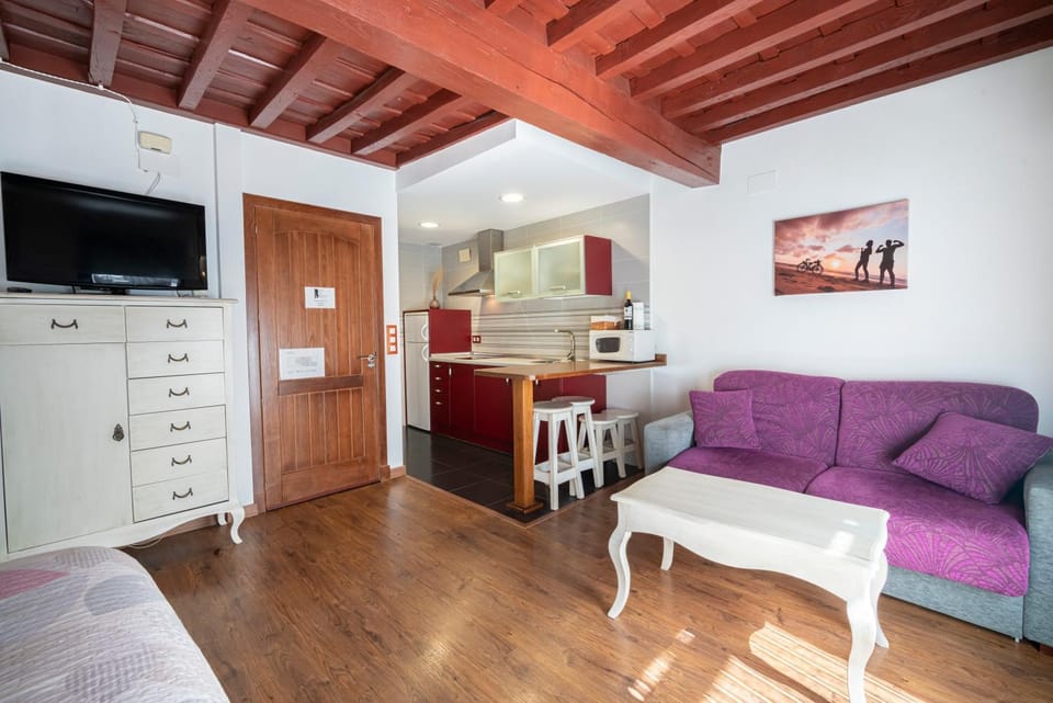 TV and multimedia, Kitchen or kitchenette, Living room, Dining area
