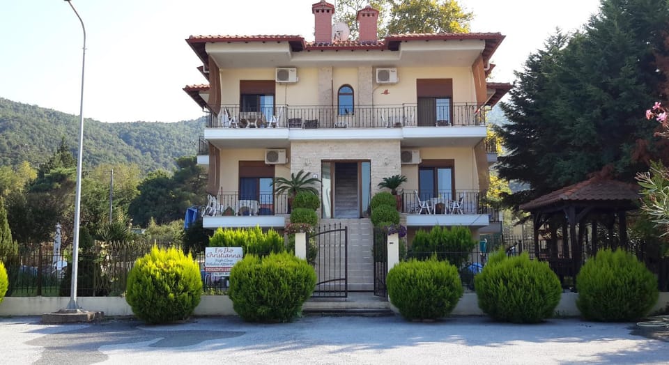 Facade/entrance, Garden