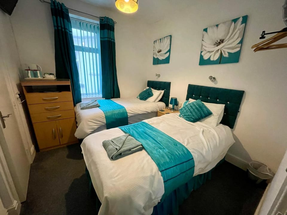 Bedroom, towels