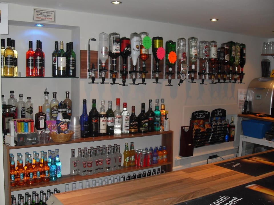 Lounge or bar, Food and drinks, Drinks
