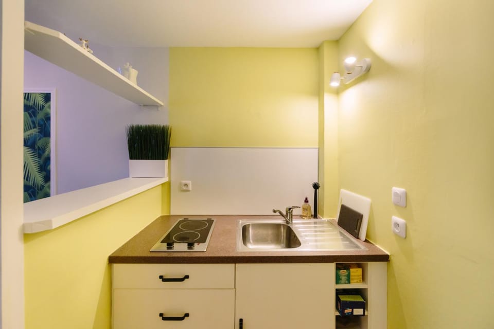 Kitchen or kitchenette