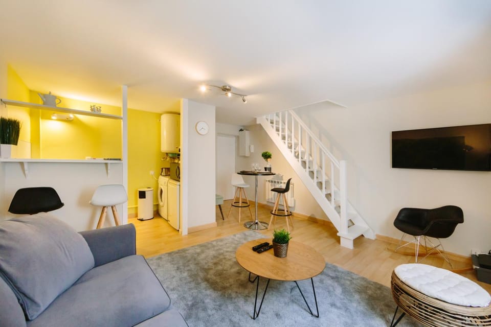 Communal lounge/ TV room, TV and multimedia, Living room, Dining area