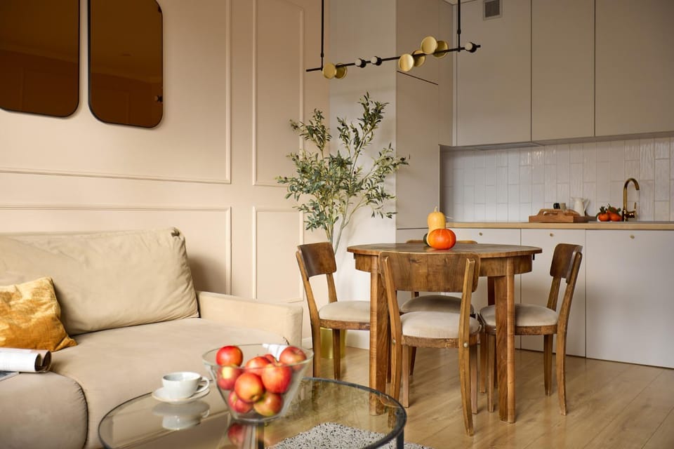 Kitchen or kitchenette, Living room, Seating area, Dining area