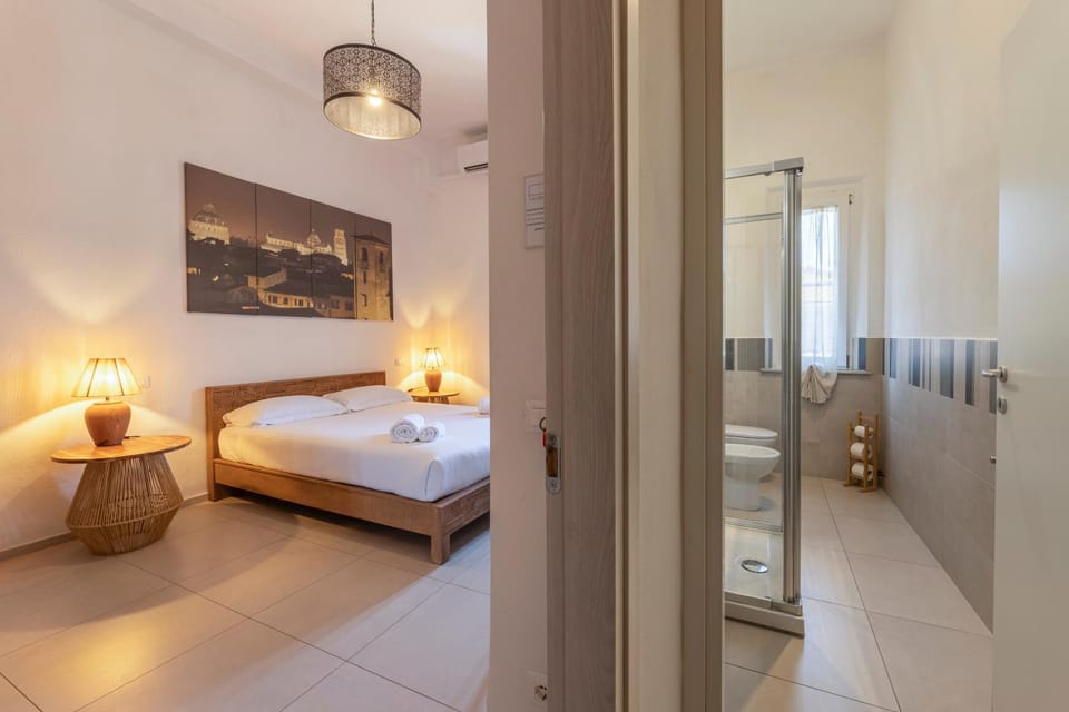 Shower, Toilet, Bed, Bathroom, Photo of the whole room, Bedroom, Bath, towels