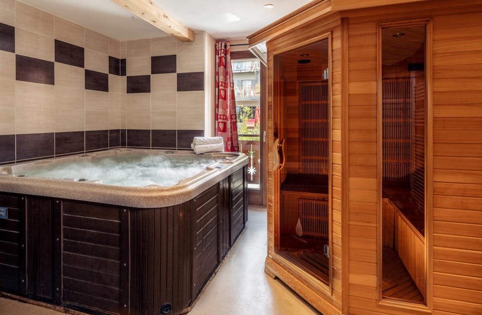 Hot Tub, Hot Tub, Sauna