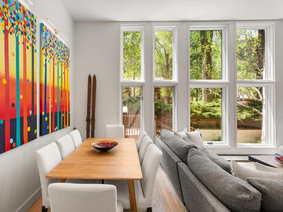 Seating area, Dining area