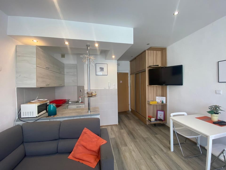 TV and multimedia, Kitchen or kitchenette, wardrobe