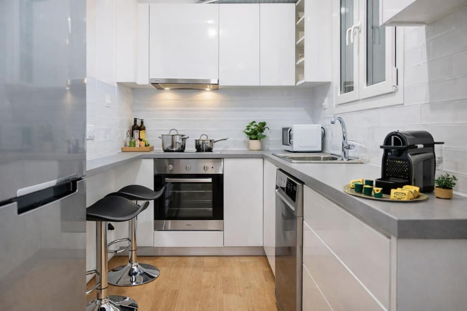 Elegant Apartment near Acropolis Walk to Plaka & Metro Apartment in Athens