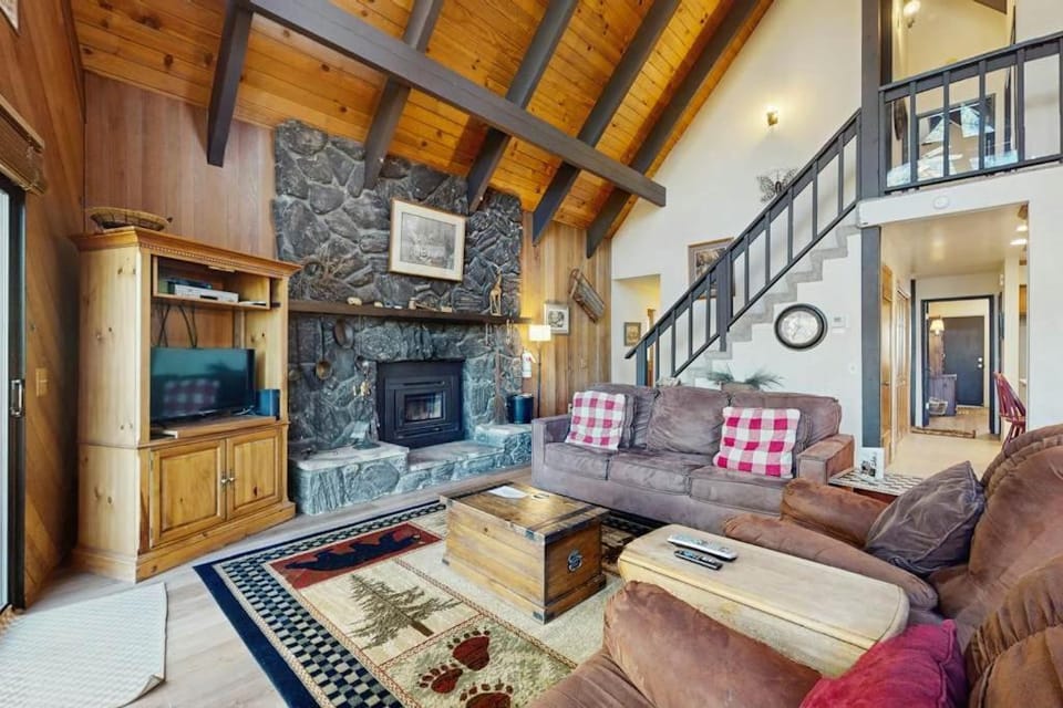Tallac Views Getaway House in South Lake Tahoe