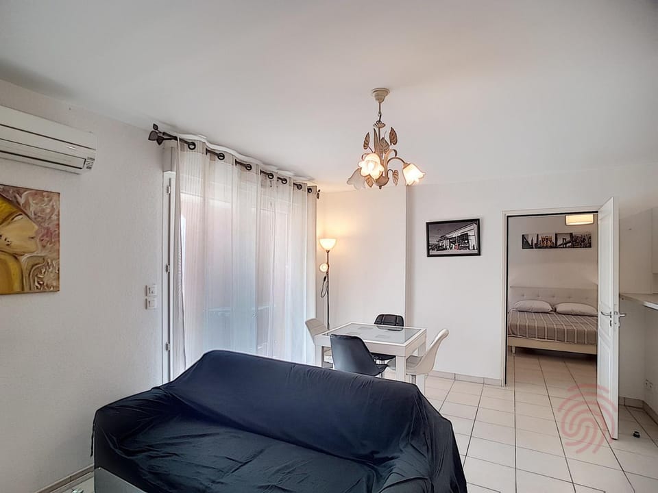 Appartement F2 avec terrasse, clim, parking privé, proche centre-ville et thermes, animaux acceptés - FR-1-451-135 Apartment in Occitanie