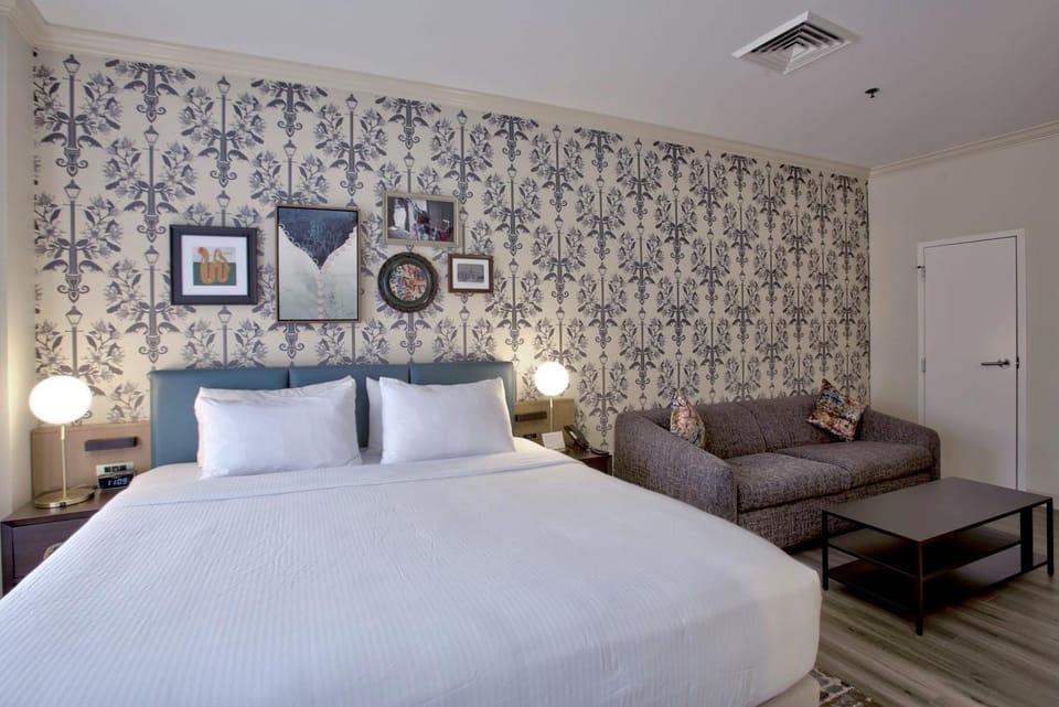 Bed, Seating area, Bedroom