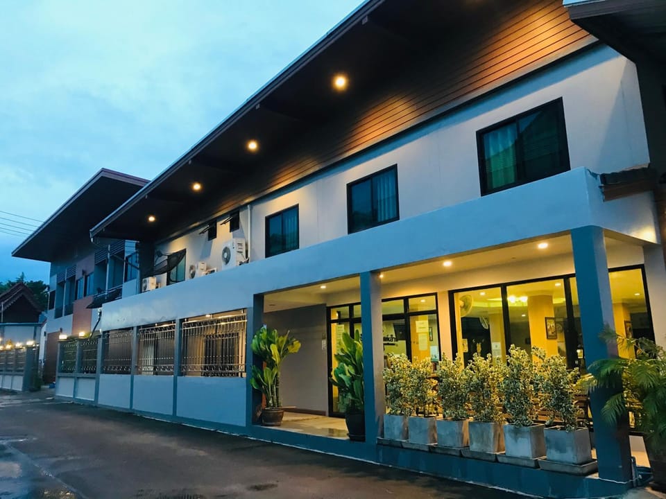 ช้างเผือกเกสต์เฮ้าส์ Changphueak Guesthouse Hotel in Laos