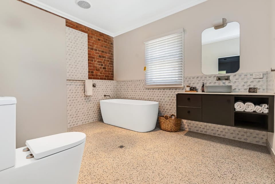 Shower, Toilet, Bathroom, Bath
