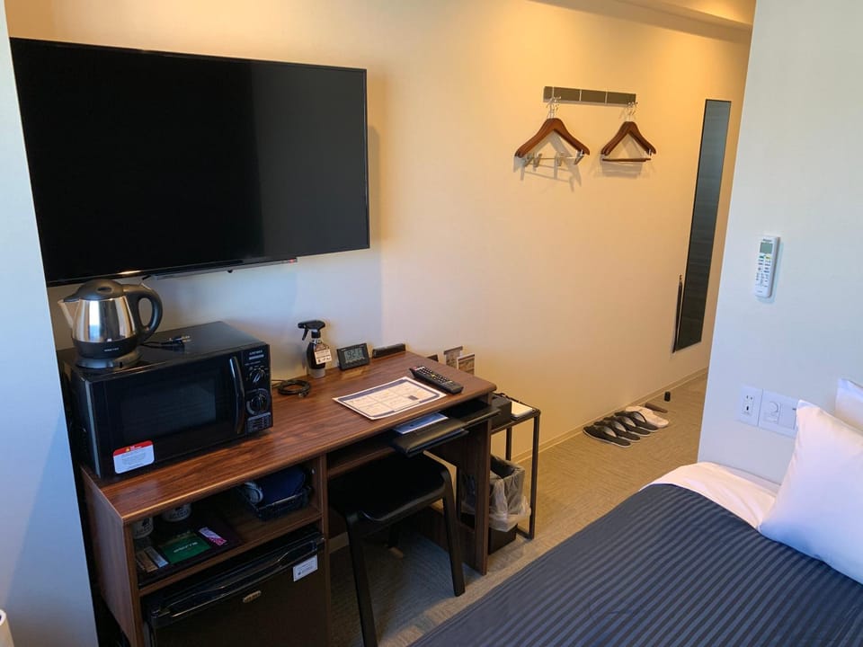 Bed, TV and multimedia, Photo of the whole room