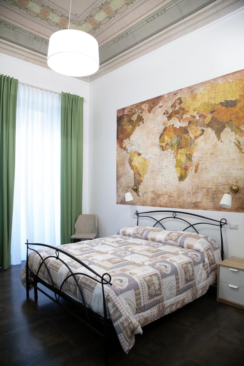 Photo of the whole room, Bedroom