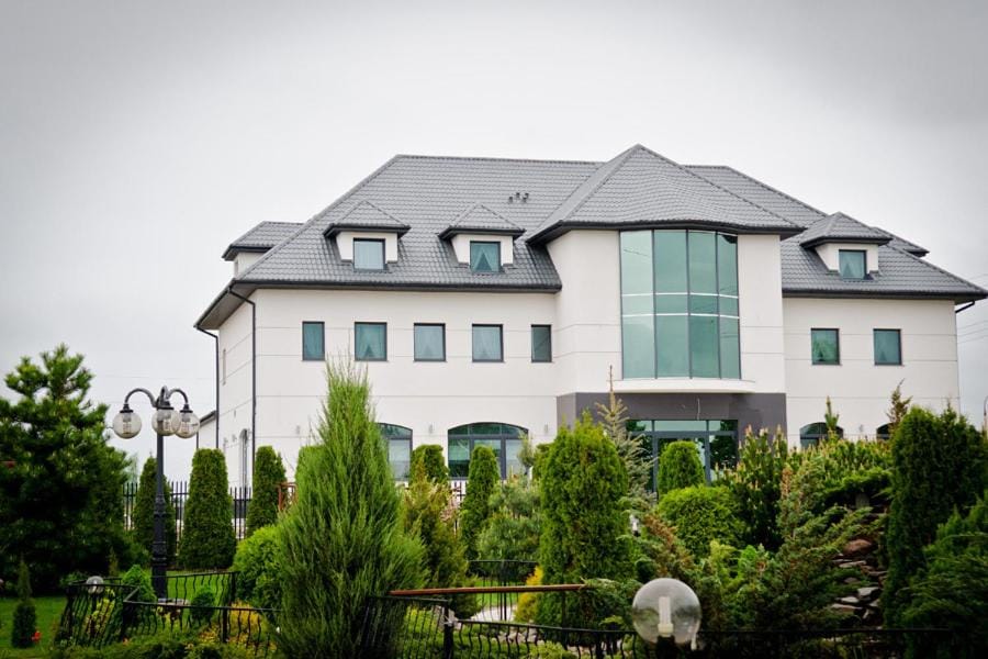 Property building, Day