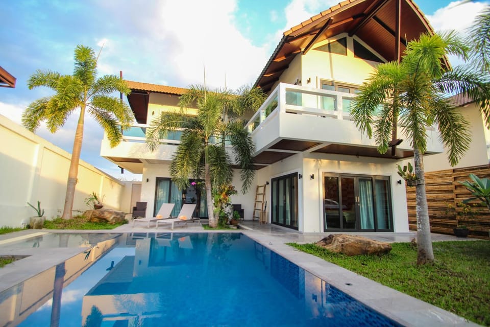Property building, Swimming pool, Swimming pool