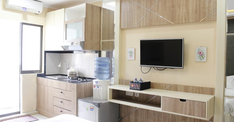 Minimalist Studio Gateway Apartement Ahmad Yani Cicadas By Travelio Apartment in Bandung