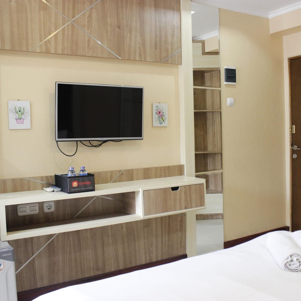 Minimalist Studio Gateway Apartement Ahmad Yani Cicadas By Travelio Apartment in Bandung