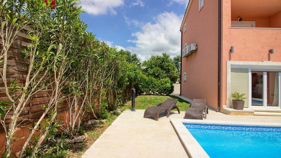 Wonderful villa Katarina with extra heated pool and jacuzzy sea view by WiiBuk Villa in Medulin