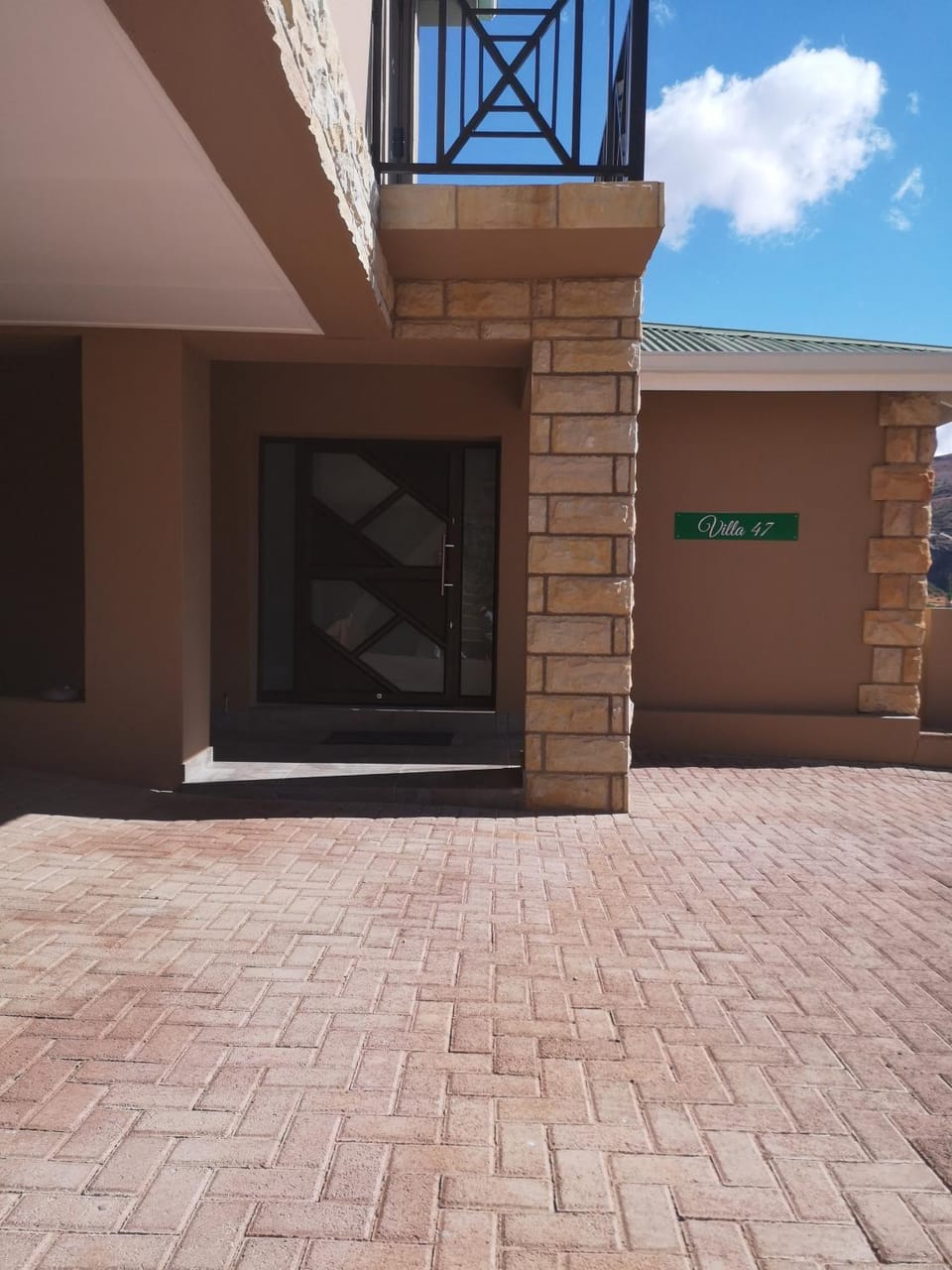 Facade/entrance