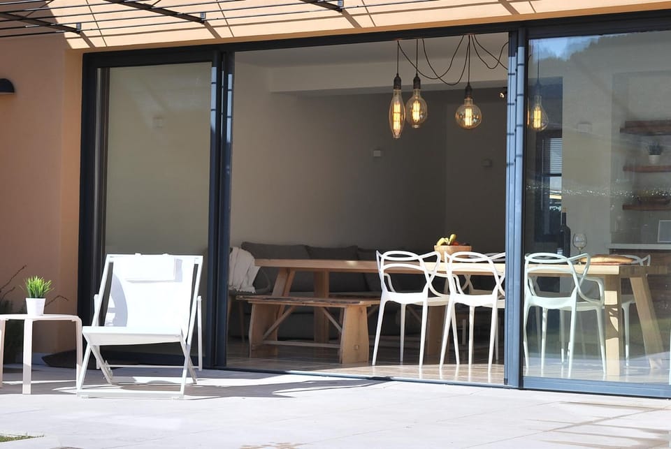 Day, View (from property/room), Balcony/Terrace, Living room, Seating area, Dining area