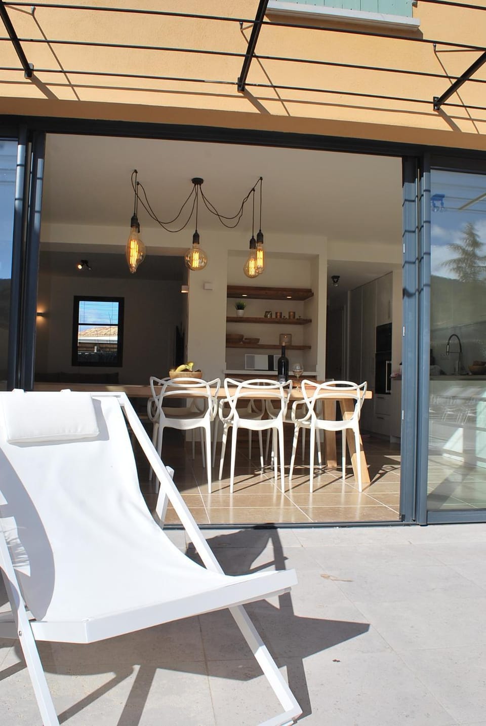 Property building, Day, Balcony/Terrace, Dining area, sunbed