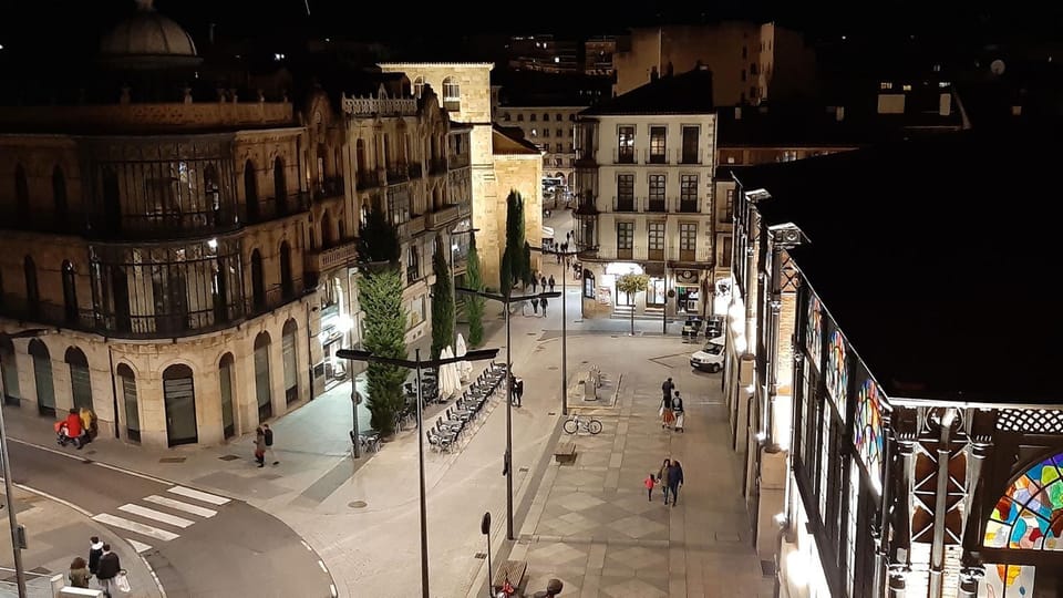 Property building, Nearby landmark, Night, Neighbourhood, City view, Street view, Location