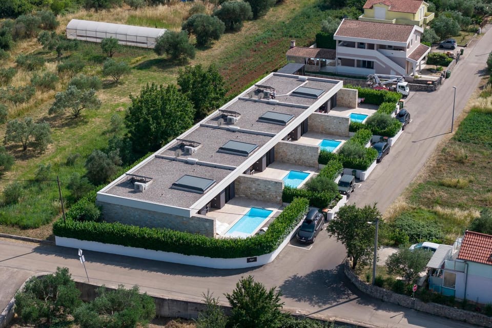 Property building, Area and facilities