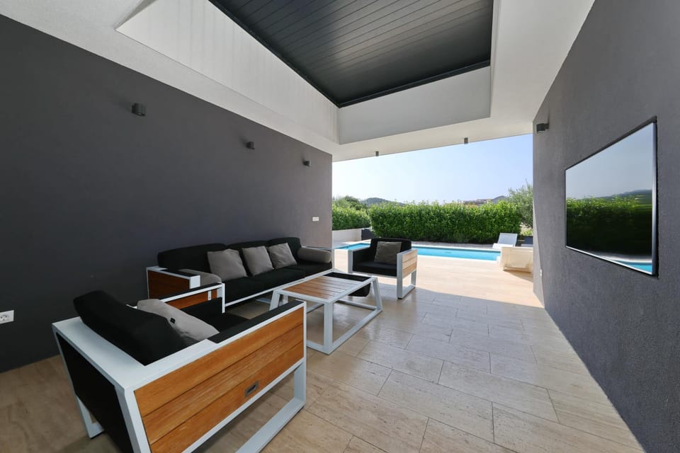 Communal lounge/ TV room, TV and multimedia, Balcony/Terrace