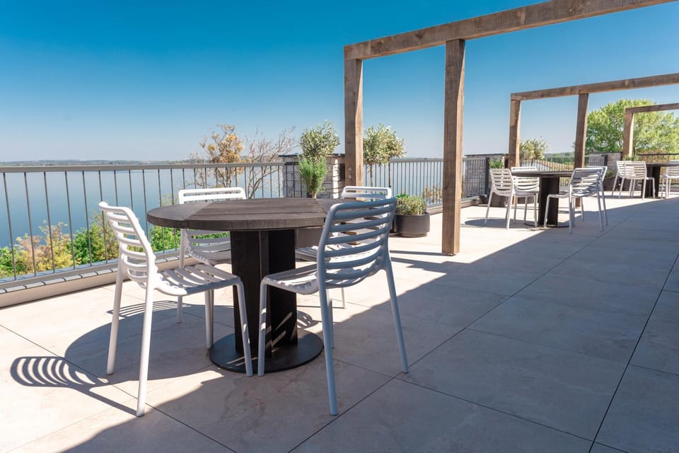 Natural landscape, View (from property/room), Balcony/Terrace, Balcony/Terrace, Lake view