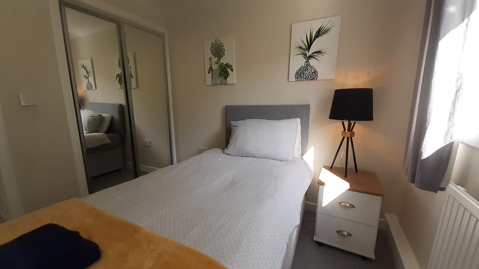 Bed, Photo of the whole room, Bedroom, internet, towels