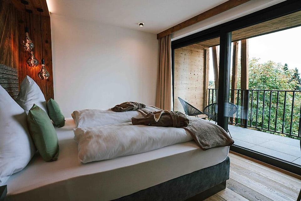 Bed, View (from property/room), Balcony/Terrace, Photo of the whole room, Bedroom