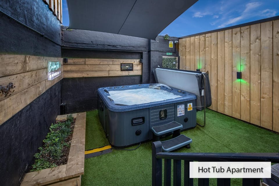 Patio, Garden, Balcony/Terrace, Garden view, Pool view, Swimming pool, Quiet street view, Inner courtyard view