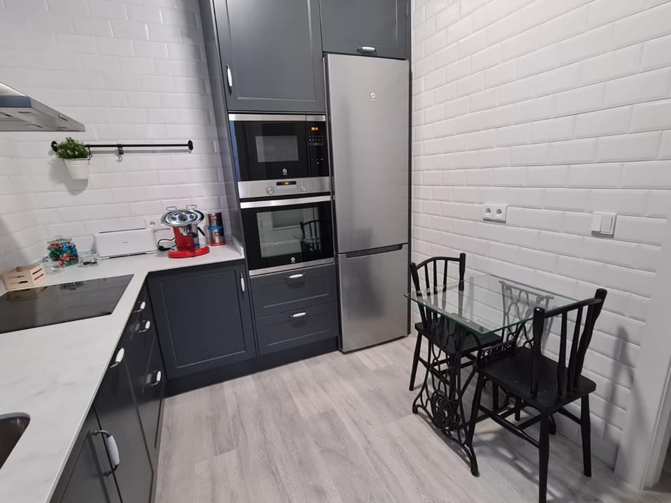 Kitchen or kitchenette, dishwasher, minibar, oven, pet friendly, stove