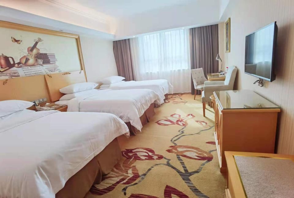 Vienna Hotel(Guangzhou Huadu Rongchuang Wanda Hibiscus Station ) Hotel in Guangzhou