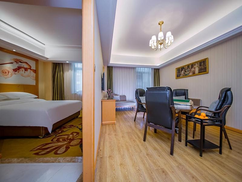 Vienna Hotel Whhan xingye road stone bridge subway station store Hotel in Wuhan