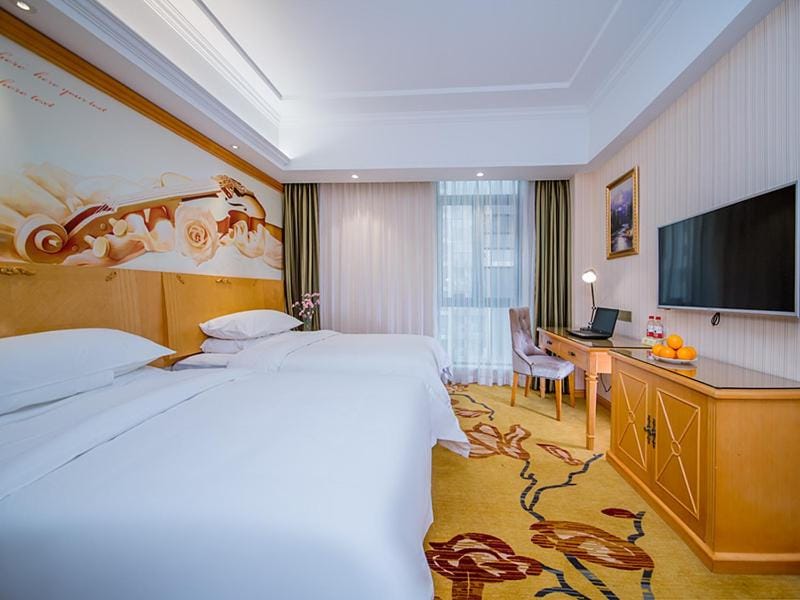 Vienna Hotel Whhan xingye road stone bridge subway station store Hotel in Wuhan
