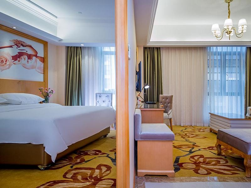 Vienna Hotel Whhan xingye road stone bridge subway station store Hotel in Wuhan