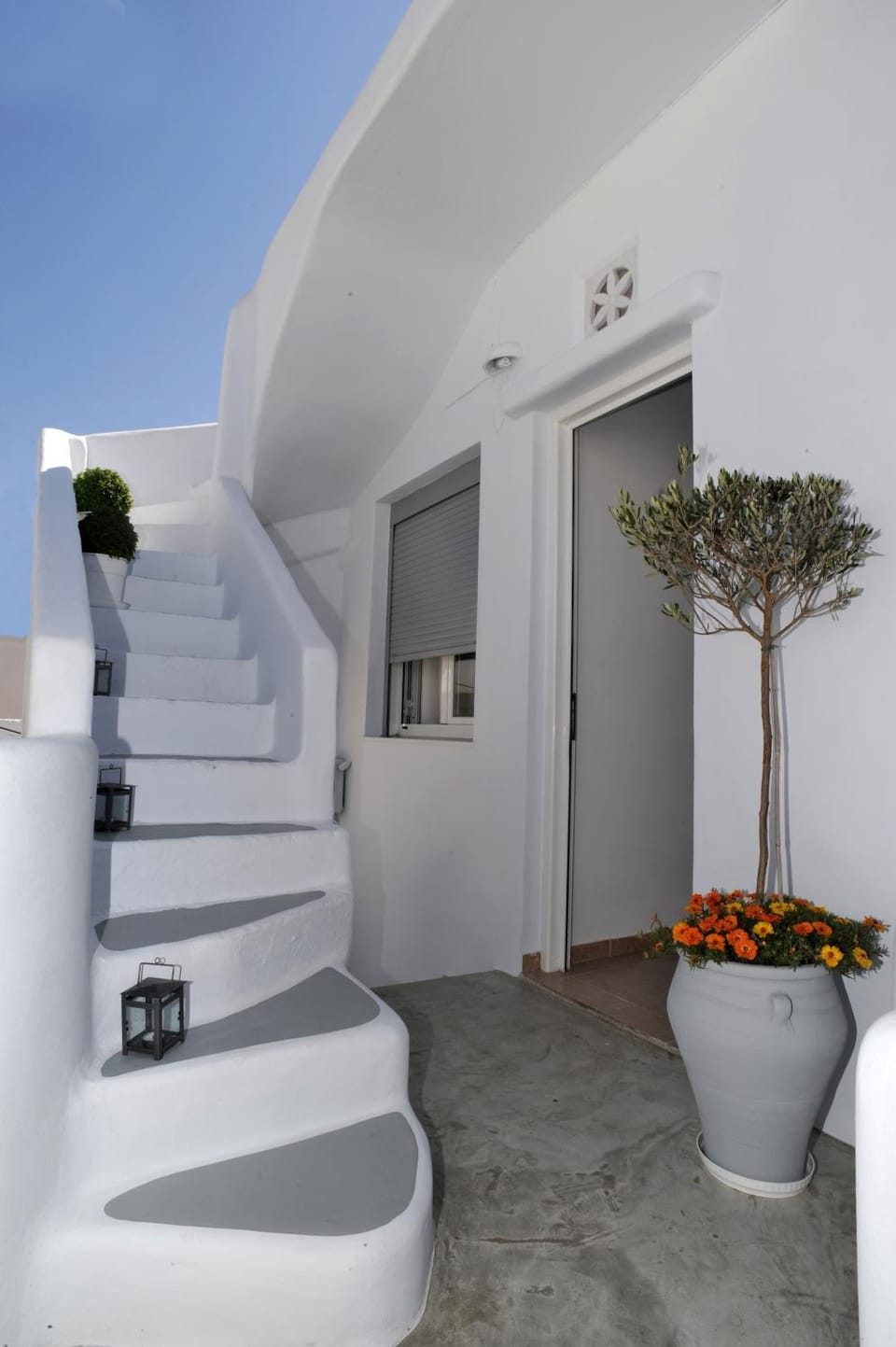 Facade/entrance, Spring