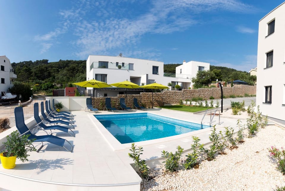 Day, Garden, Garden view, Pool view, Swimming pool, sunbed